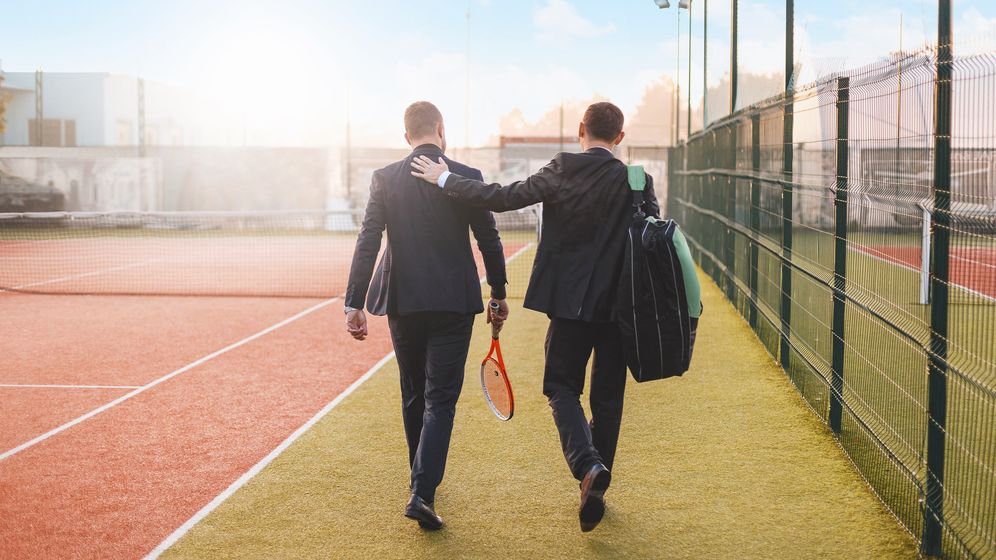 Cum să-ți găsești „jumătatea” la tenis, badminton sau squash. Ideea de afacere a unor români stabiliți în Londra