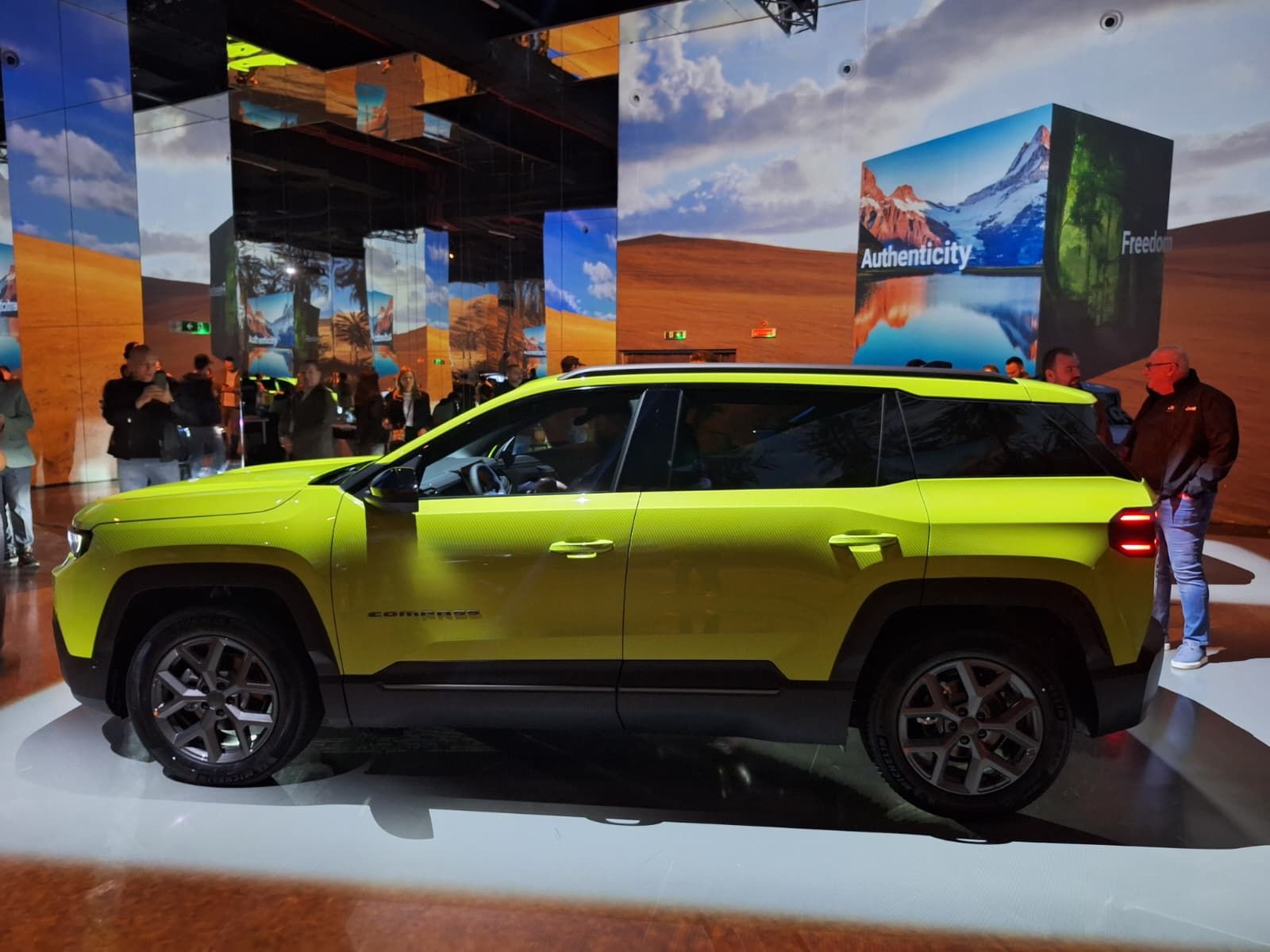 FOTO | Noul Jeep Compass, lansat în România. Cât costă versiunile hibride și ce autonomie are varianta electrică - Poza 2