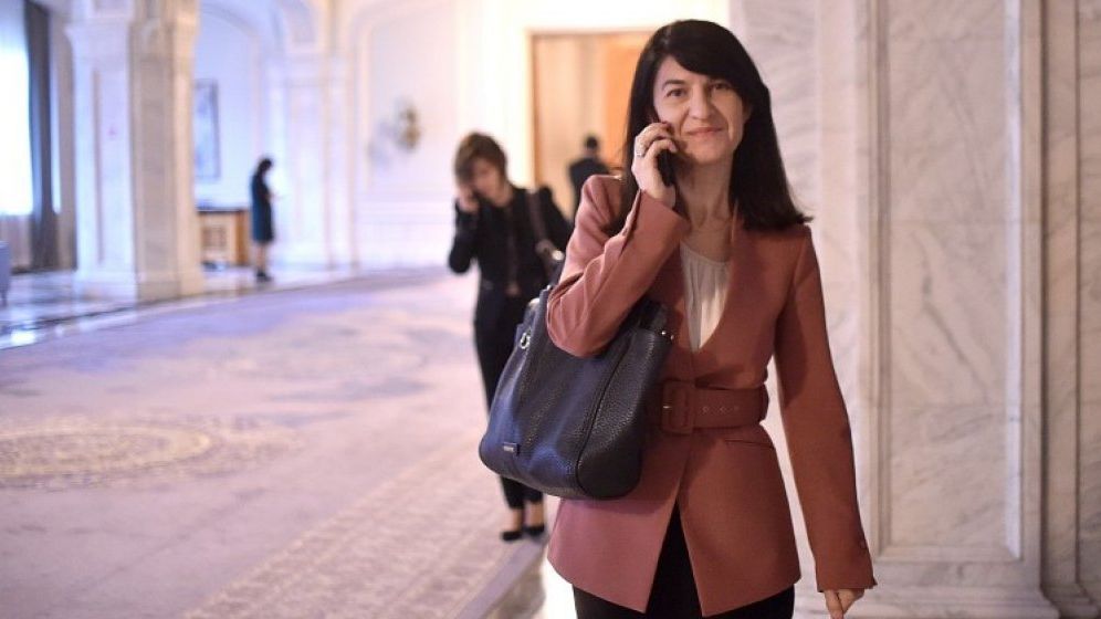 Violeta Alexandru caută locuri de muncă pentru srilankezii care au lucrat la o fabrică din Botoşani