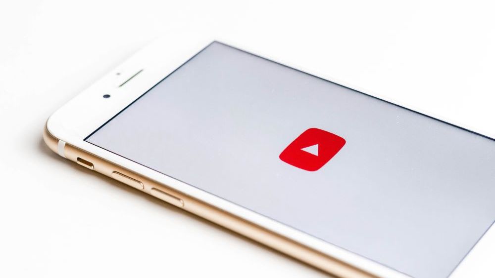 You Tube interzice canalul pro-Trump OAN