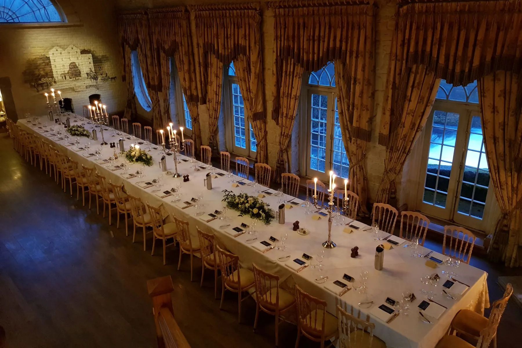 FOTO | Cum arată satul de lux scos la vânzare cu 20 de milioane de euro: are un restaurant cu stele Michelin, spa și un cinema în aer liber - Poza 3