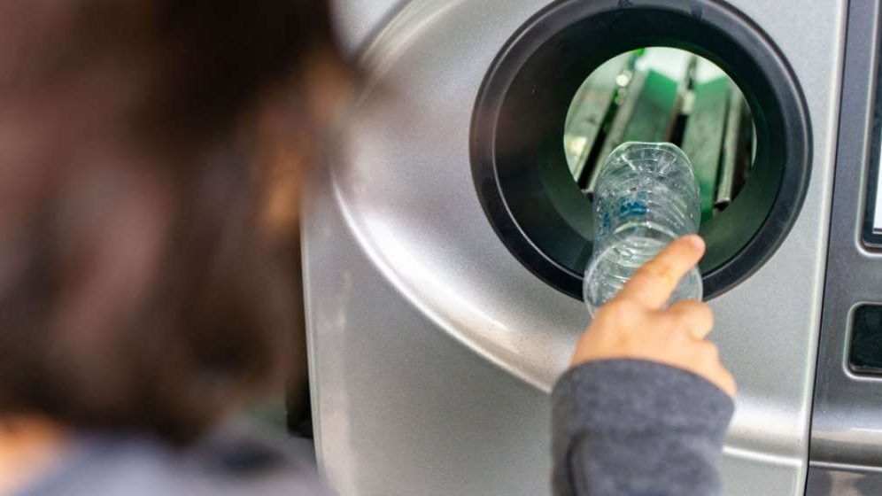 Sistemul garanție-returnare, tot mai popular. Conform RetuRO, unul din doi români au reciclat ambalaje în luna iunie