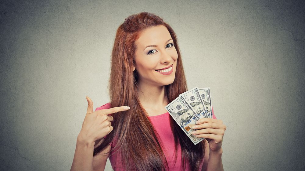 Cat castiga un angajat la primul job in domeniile audit si consultanta