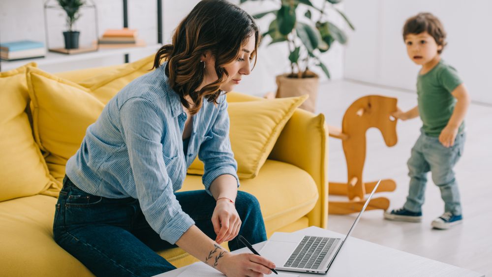 Munca la distanță, în contextul epidemiei Covid-19. Tot ce trebuie să știe angajații și angajatorii