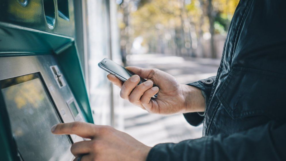 Românii ar putea scoate exact cât vor de la bancomat, nu doar sume fixe. Măsura primește ok-ul BNR, dar băncile trebuie consultate