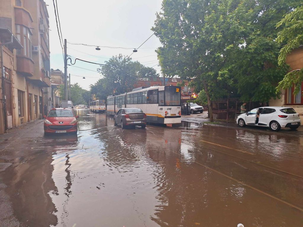 Furtună cu grindină în Capitală: Bucureștenii, dar și RO-ALERT-ul, luați prin surprindere - Imagine 11