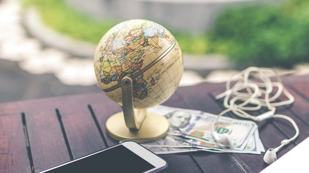 Studii in strainatate: Cati tineri spun NU sistemului de invatamant romanesc si catre ce tari se indreapta