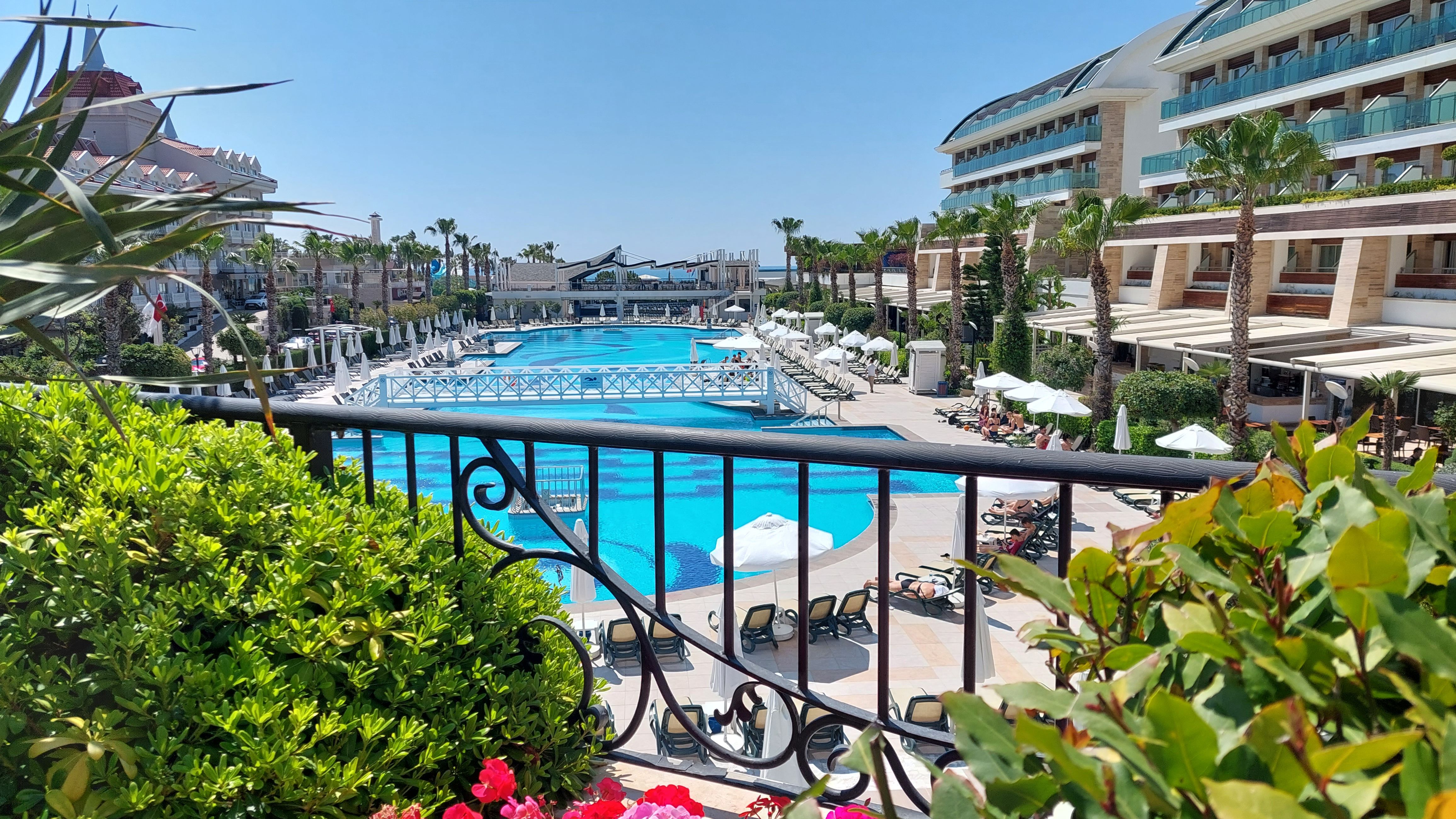 Invazie de turiști români în Antalya: Turcii se așteaptă ca 1 milion de români să viziteze celebra regiune