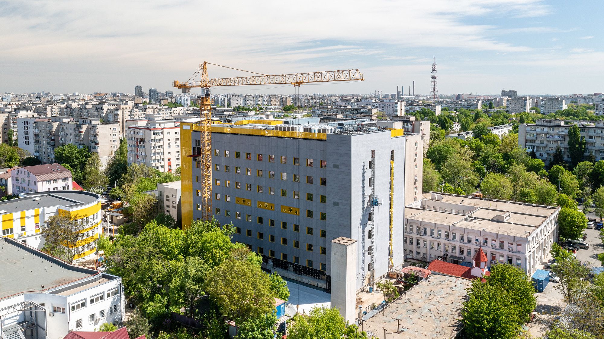 GALERIE FOTO | Aproape de final: cum arată spitalul construit din donații, din România