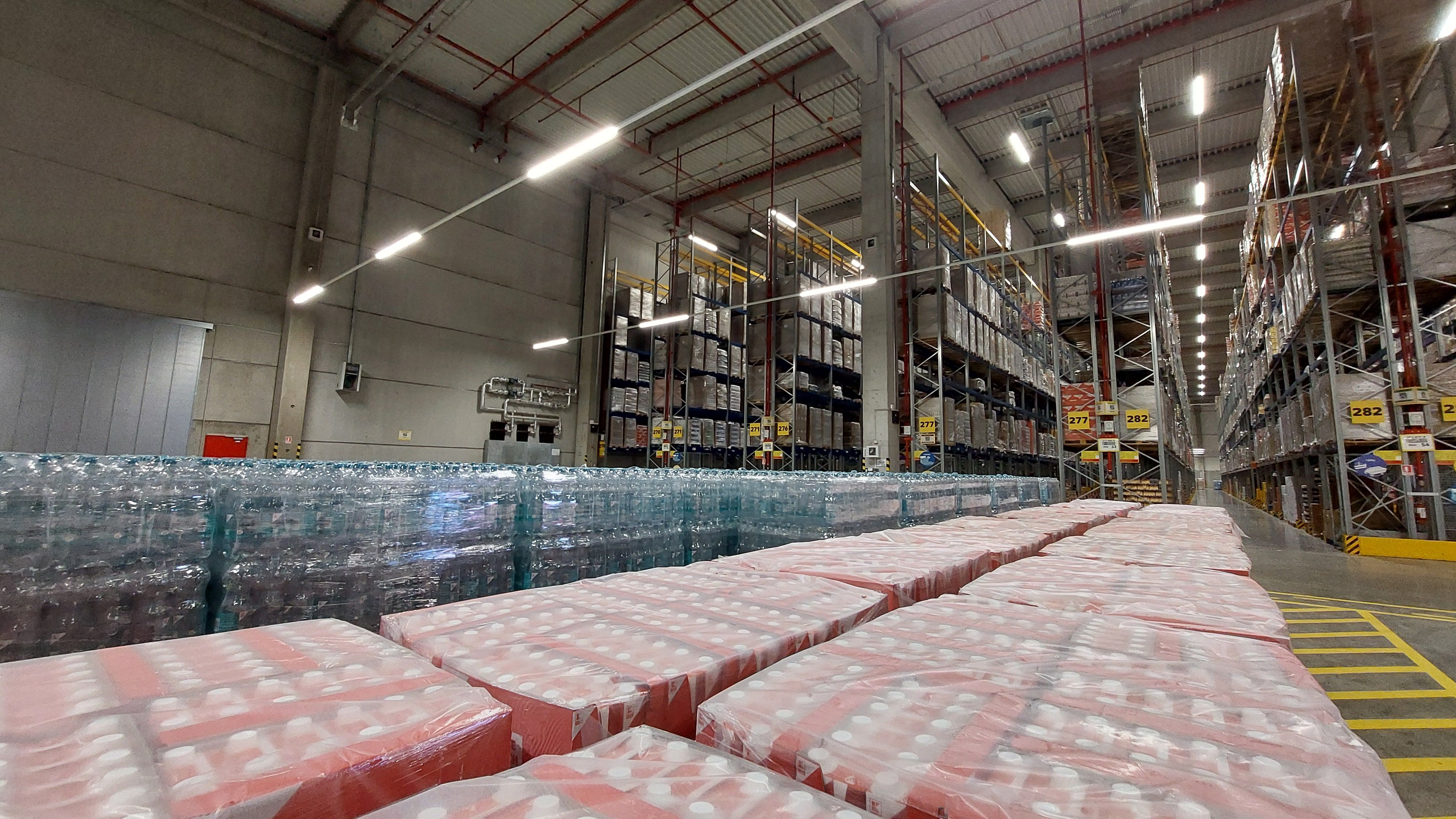 FOTO | ”Mașinăria” din spatele magazinelor Kaufland: Imagini exclusive din centrul logistic de la Turda al nemților - Poza 9