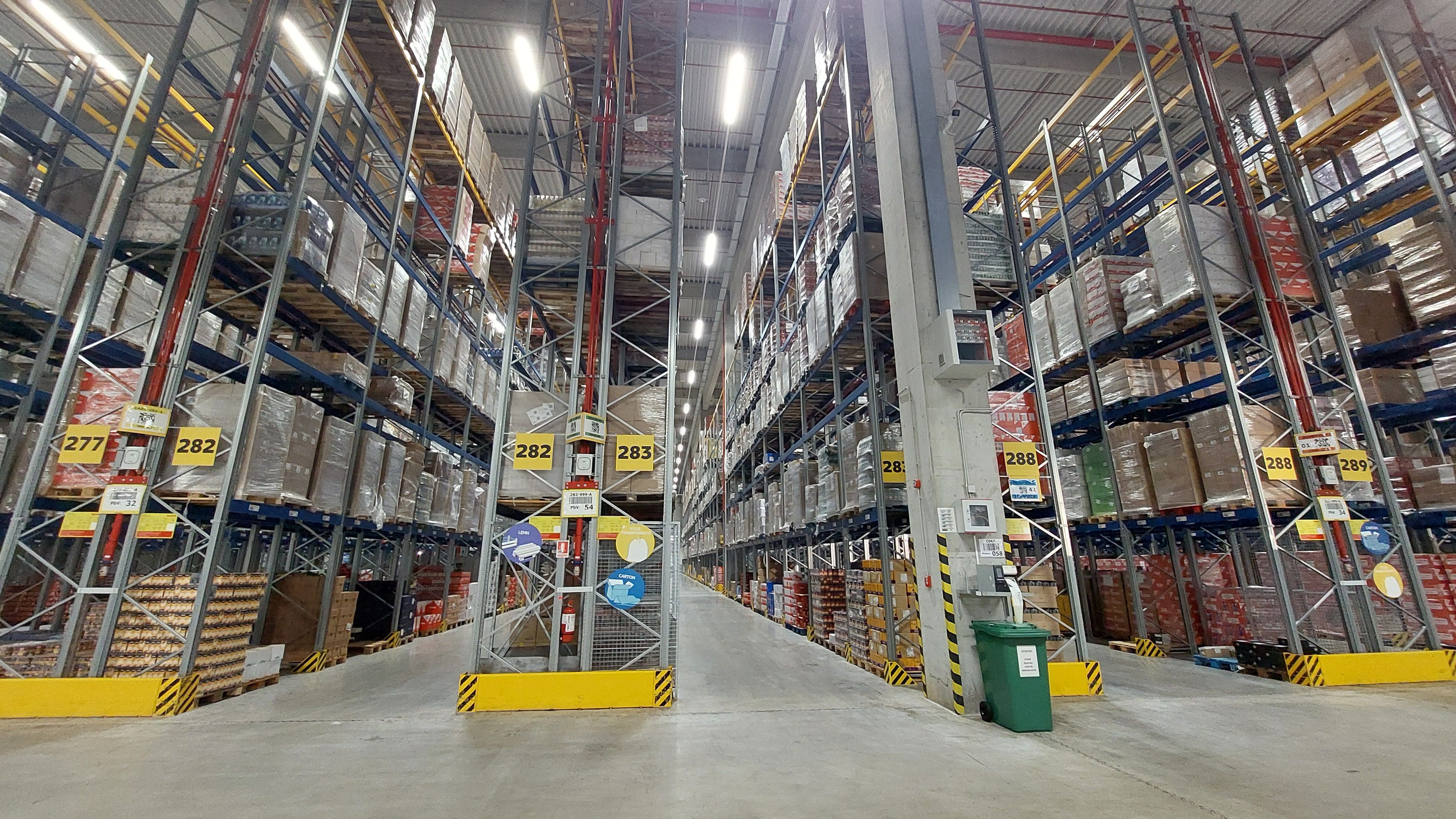 FOTO | ”Mașinăria” din spatele magazinelor Kaufland: Imagini exclusive din centrul logistic de la Turda al nemților - Poza 8