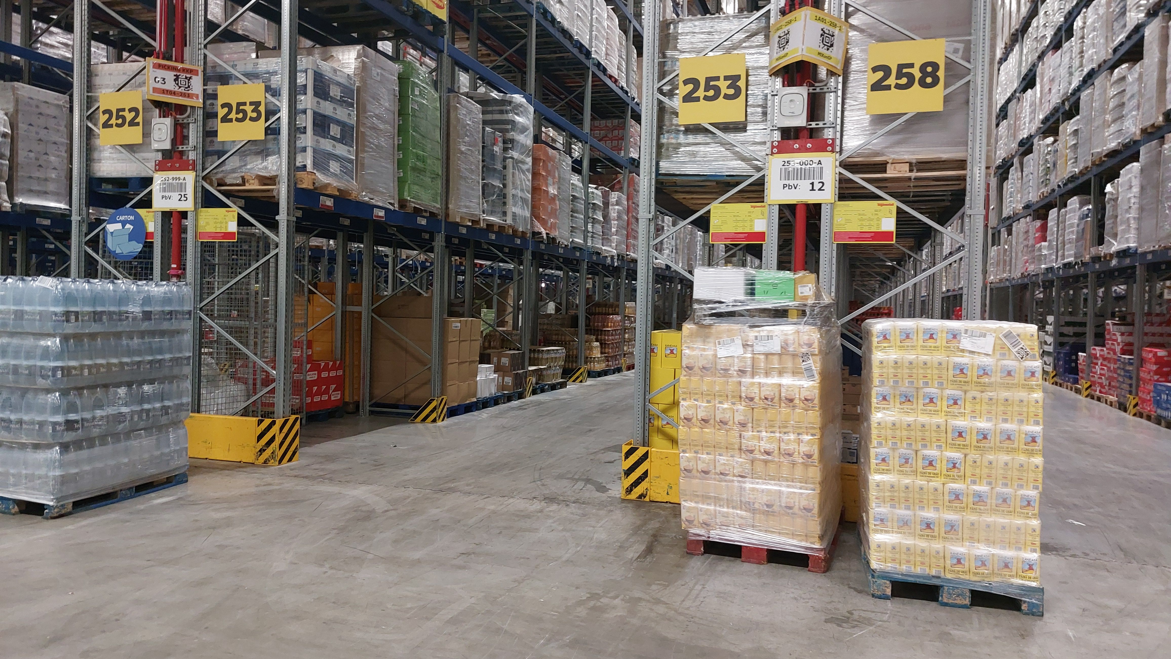 FOTO | ”Mașinăria” din spatele magazinelor Kaufland: Imagini exclusive din centrul logistic de la Turda al nemților - Poza 6