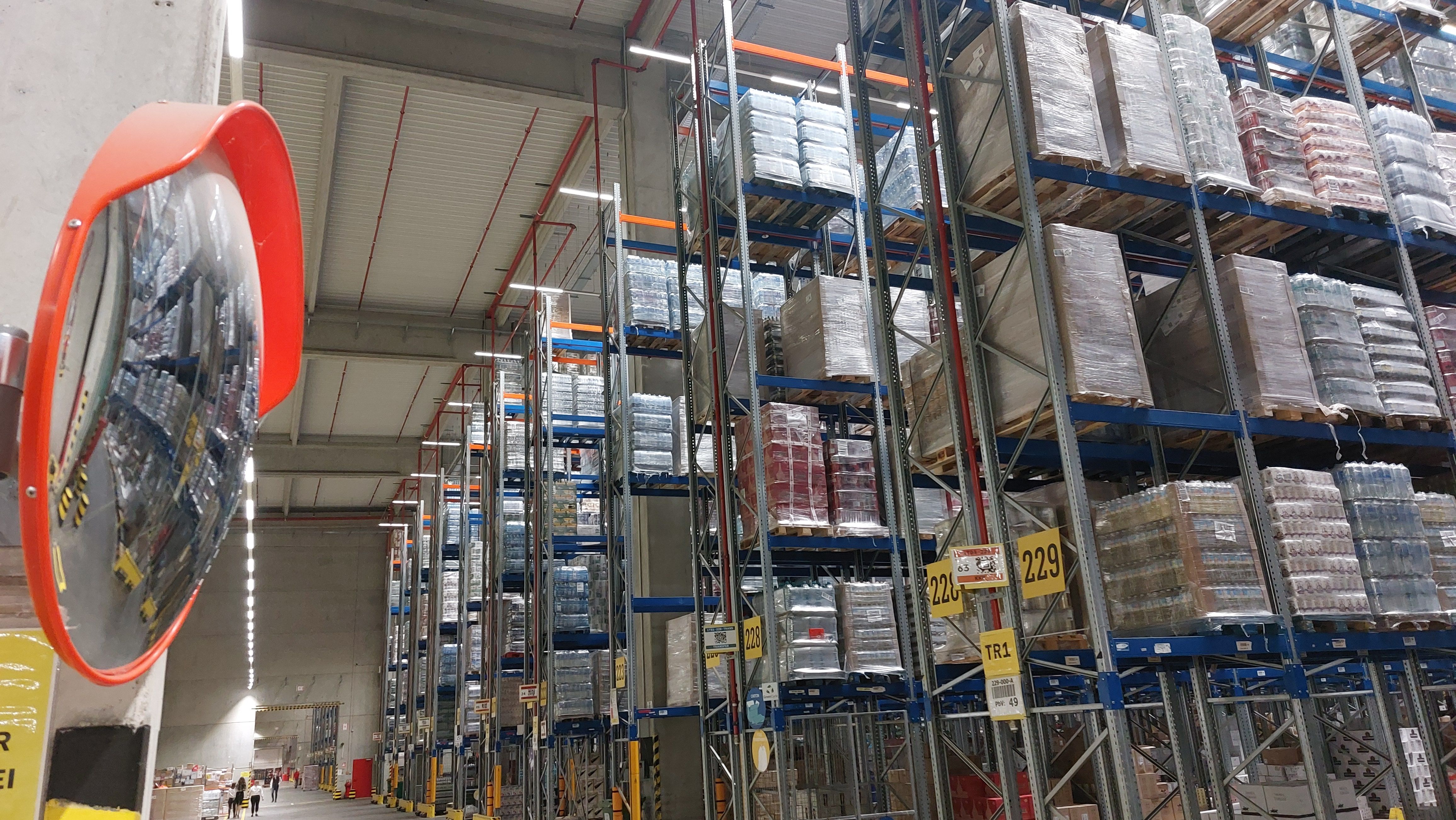 FOTO | ”Mașinăria” din spatele magazinelor Kaufland: Imagini exclusive din centrul logistic de la Turda al nemților - Poza 4