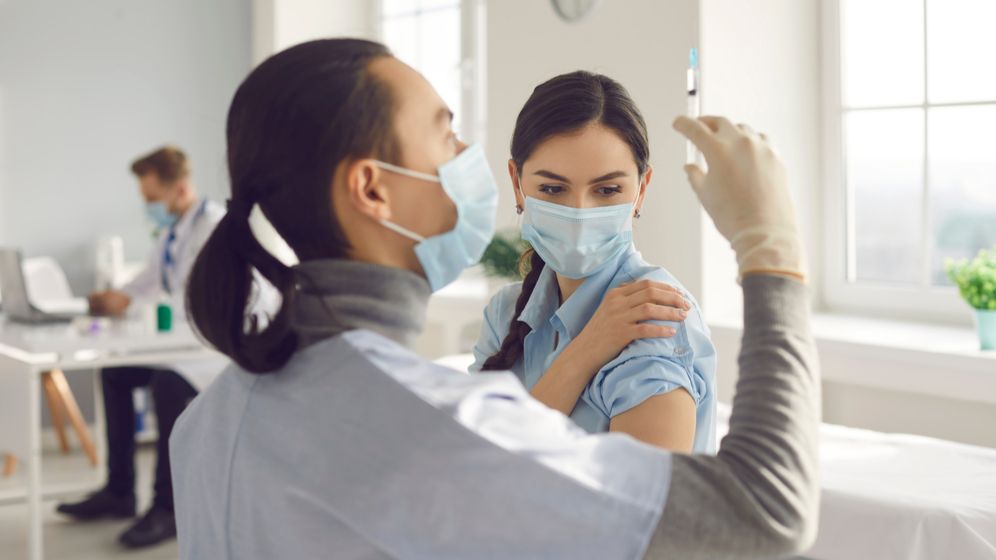 CEO-ul Pfizer: A patra doză de vaccin este necesară