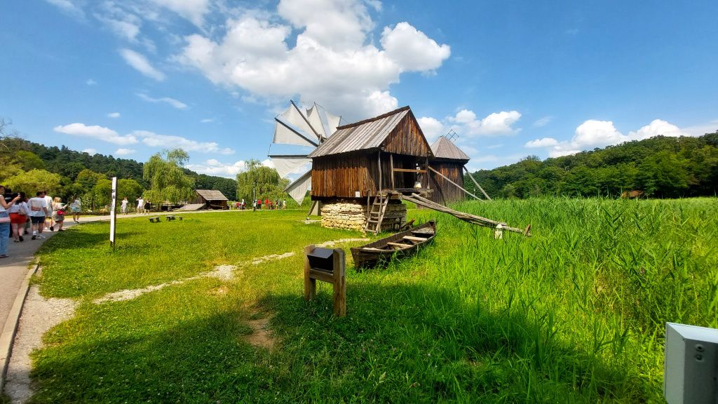 GALERIE FOTO | Cum arată cel mai spectaculos muzeu în aer liber al României - Imagine 9