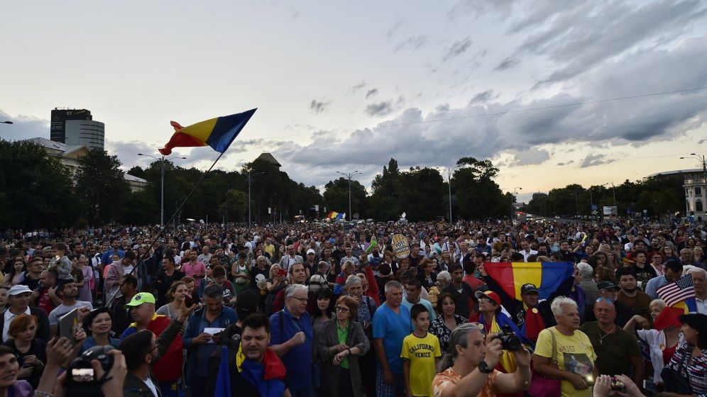 Proteste in Bucuresti: aproximativ 3.000 de manifestanti au blocat Piata Victoriei