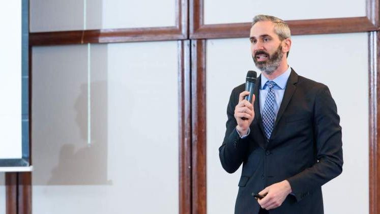 Economist roman, stabilit la Londra: Romania este cea mai saraca tara in Europa Centrala si de Est. Marii investitori, rezervati in privinta deciziei de a accesa pe piata locala