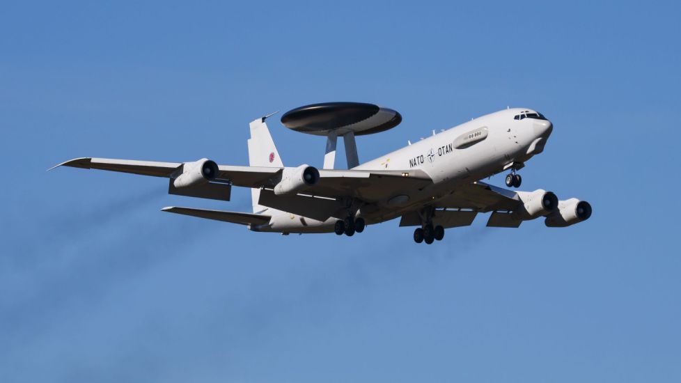NATO strânge rândurile pe flancul estic. Avioanele de recunoaștere AWACS staționate în Germania sunt aduse pe Otopeni