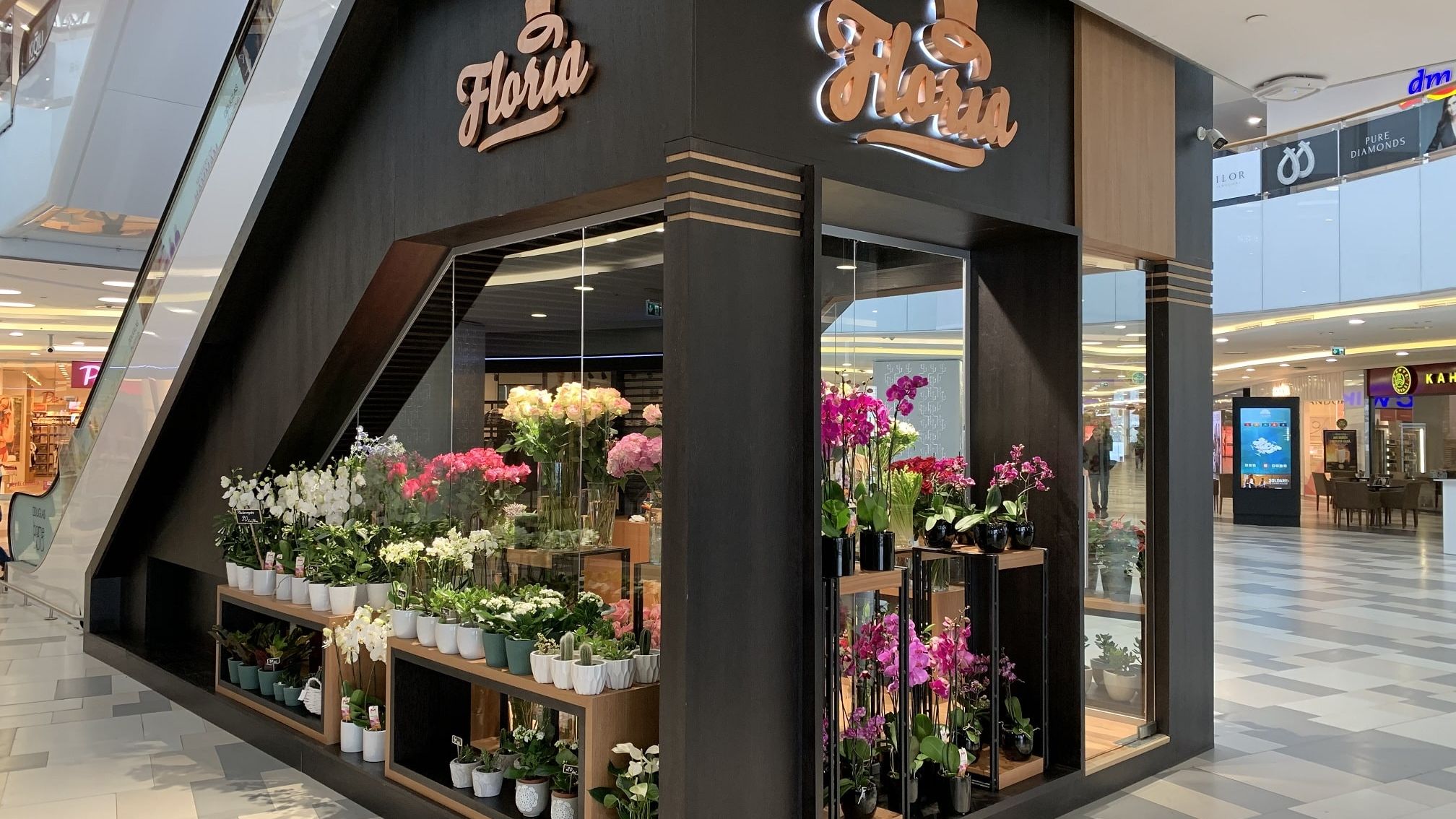 Floria a deschis o florărie în Plaza România