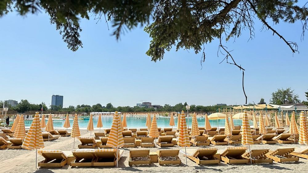FOTO | Lagoon Park București: Cum arată și cât costă să petreci o zi pe nisipul celei mai noi plaje urbane din Capitală