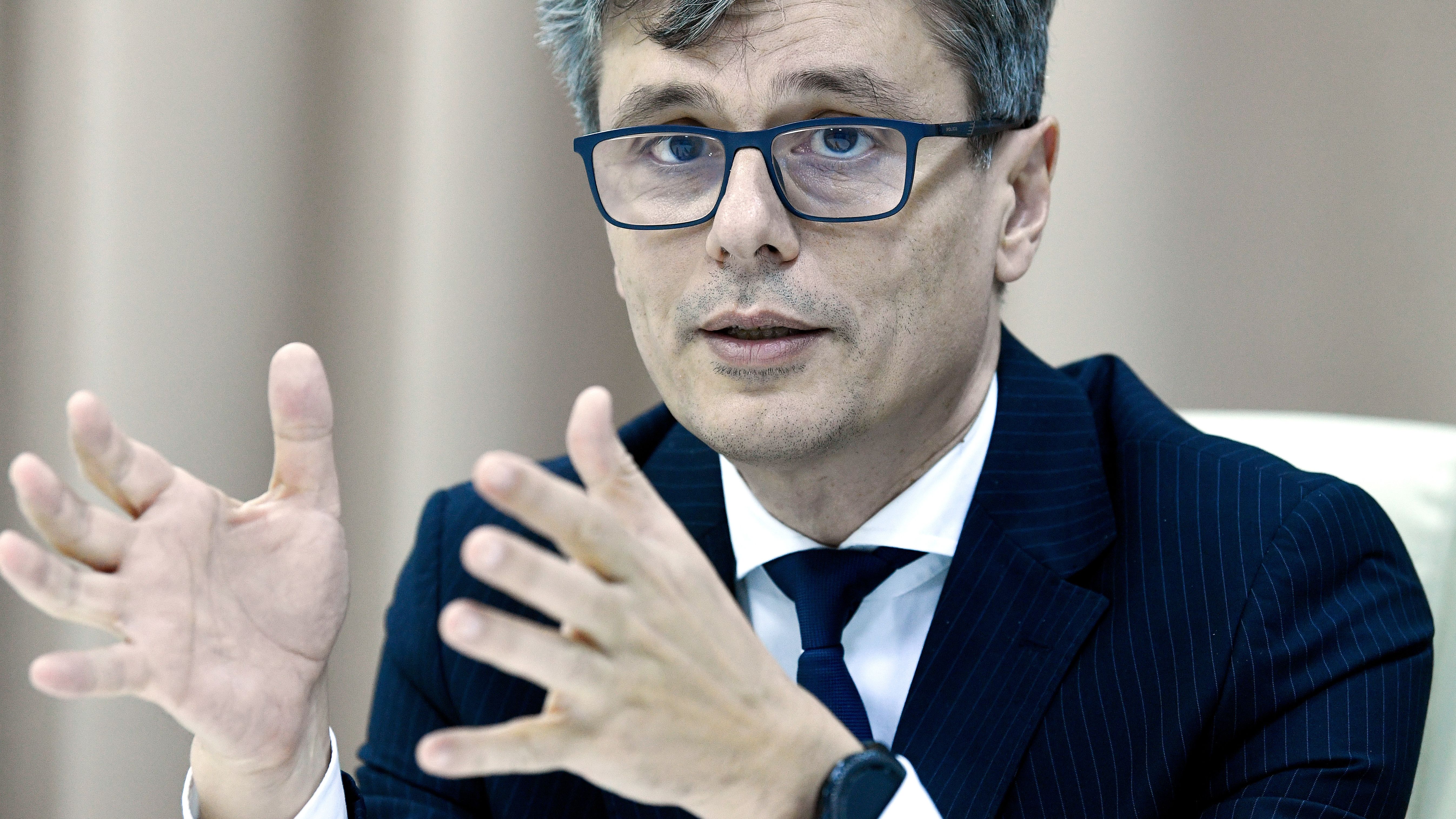 Virgil Popescu: Cred că putem asista la ieftiniri în ceea ce priveşte alimentele sau bunurile de larg consum