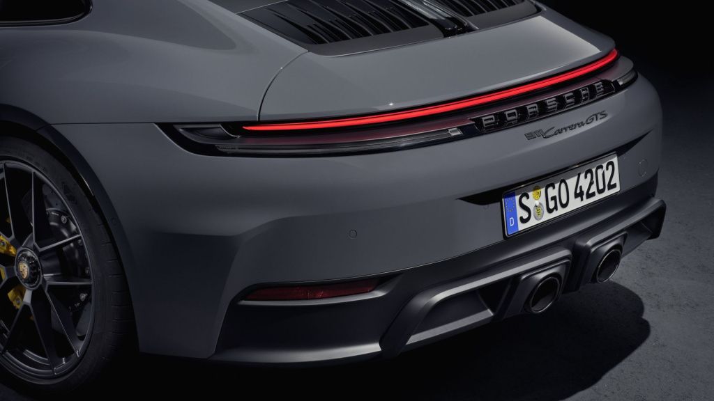 GALERIE FOTO | Porsche a prezentat primul 911 cu motor cu tehnologie hibridă - Imagine 13