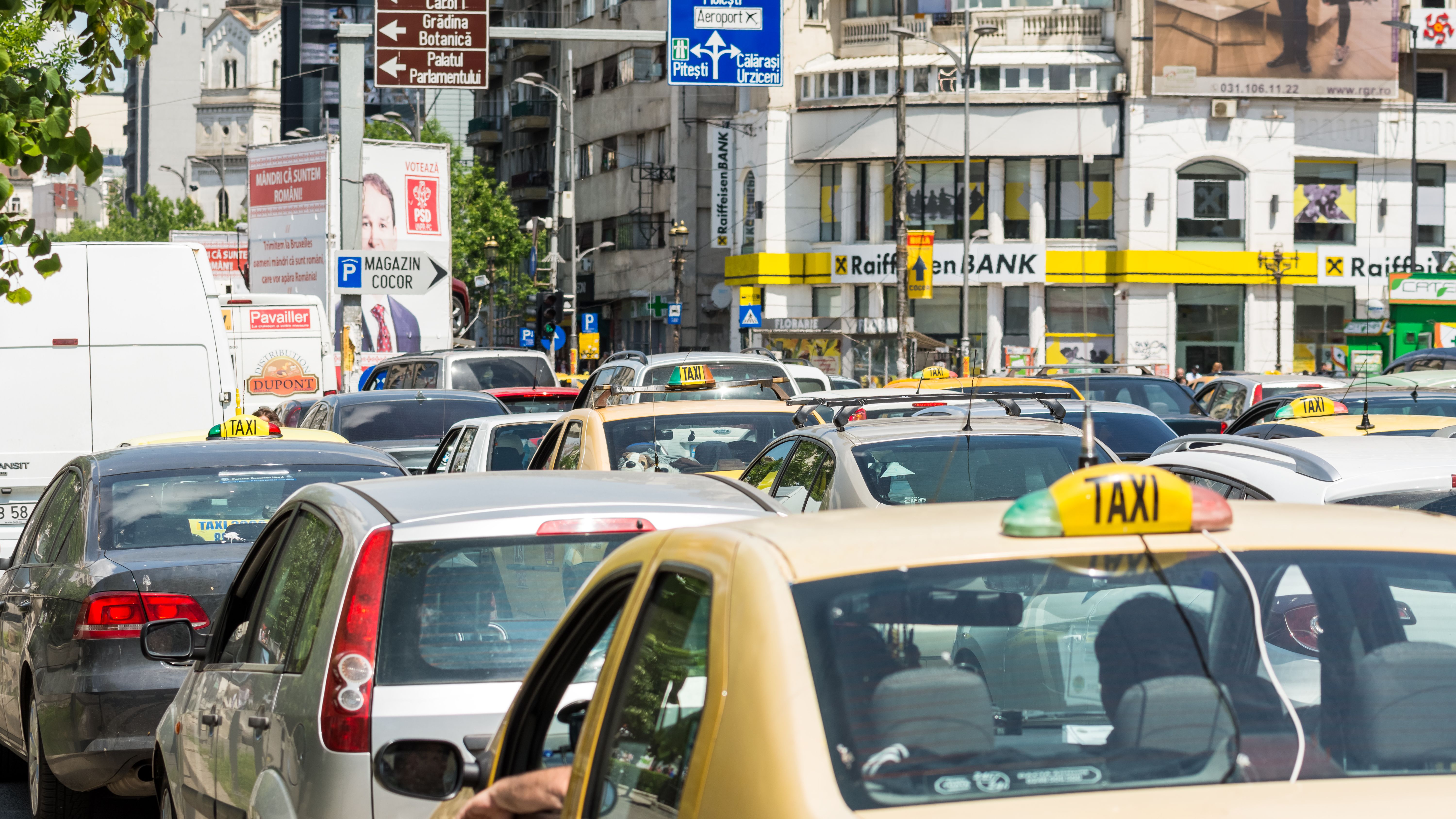 Studiu TomTom: Bucuresti, orasul european cu cel mai aglomerat trafic, unde soferii petrec in plus 30 de minute la orele de varf