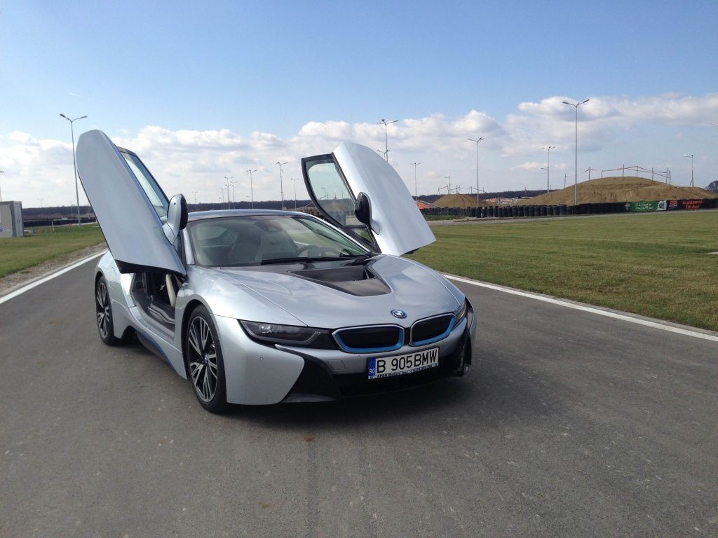 BMW i3 si i8 - Imagine 11