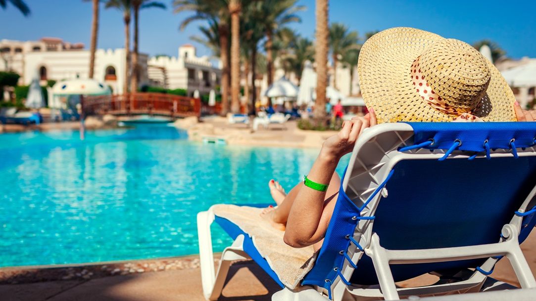 O agenție oferă gratuit românilor vacanțe la all inclusive: câștigătorii sunt aleși de pe stradă. Care sunt condițiile campaniei