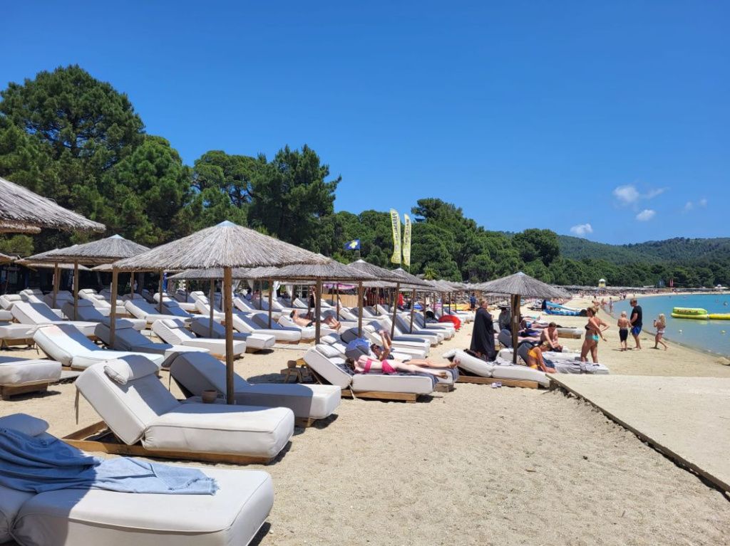 Skiathos, micuța insulă din Marea Egee cu păduri de pin, plaje premiate și povești medievale - Imagine 19