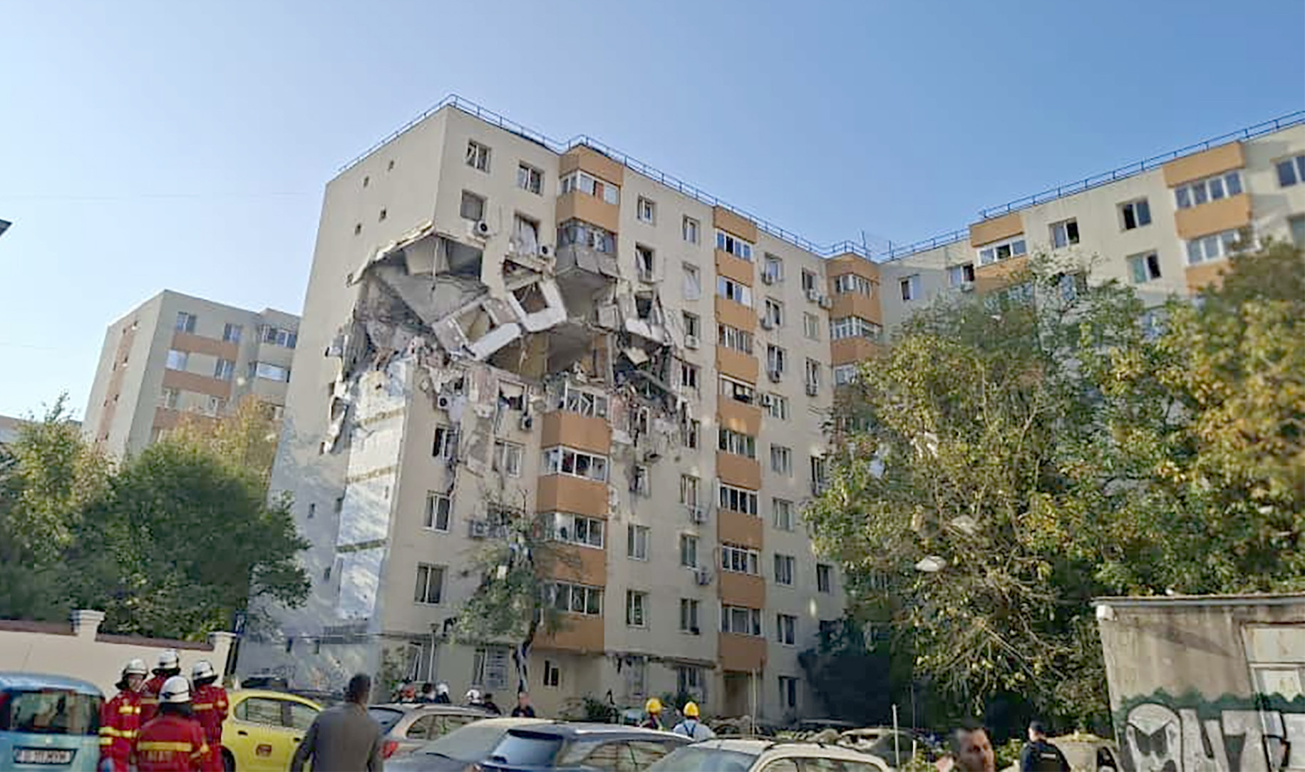Blocul distrus de explozia din Rahova intră în reparații. Încep lucrările de punere în siguranță
