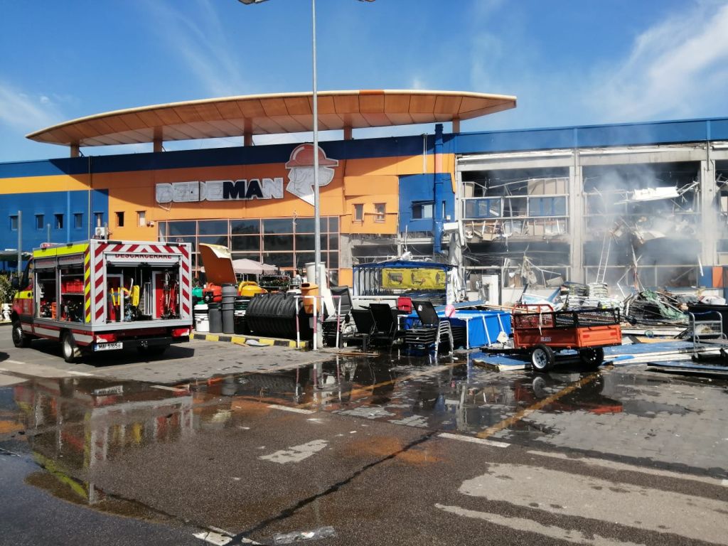 Incendiu Dedeman Botoșani - Imagine 7