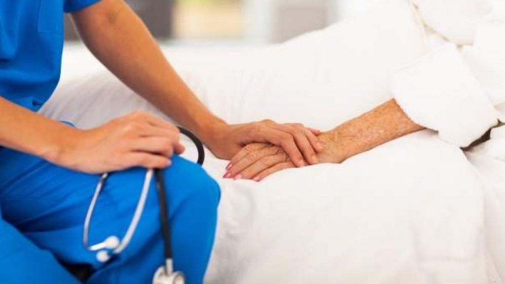 Viorica Dancila anunta OUG prin care tratamentele indisponibile la stat vor fi decontate la clinicile private din tara