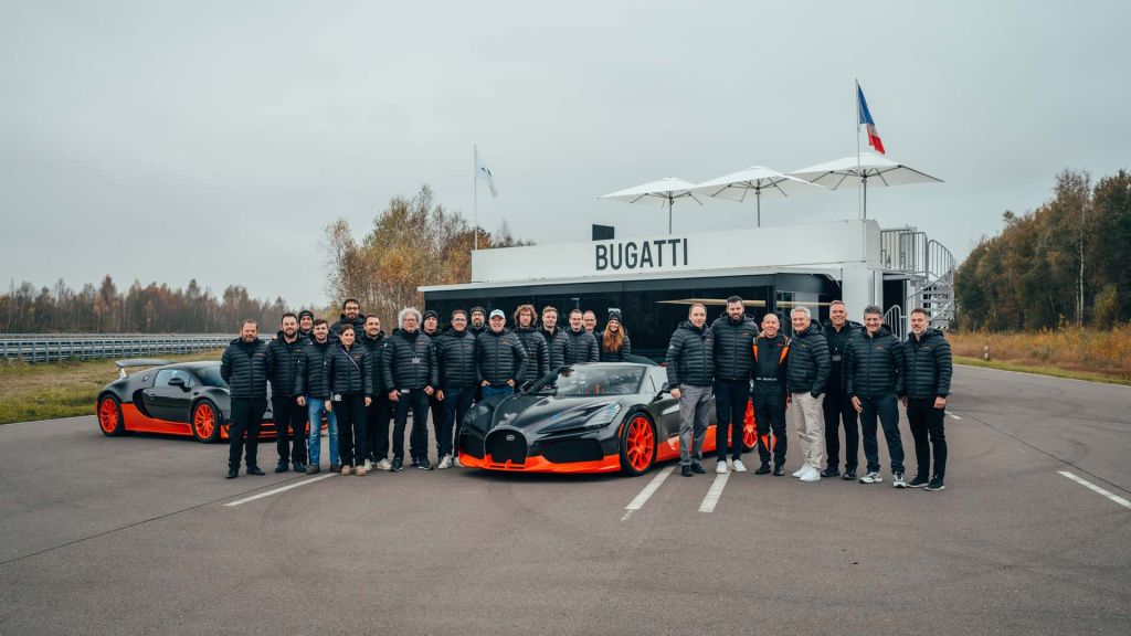 GALERIE FOTO | Bugatti a zdrobit recordul de viteză pentru o mașină decapotabilă - Imagine 6