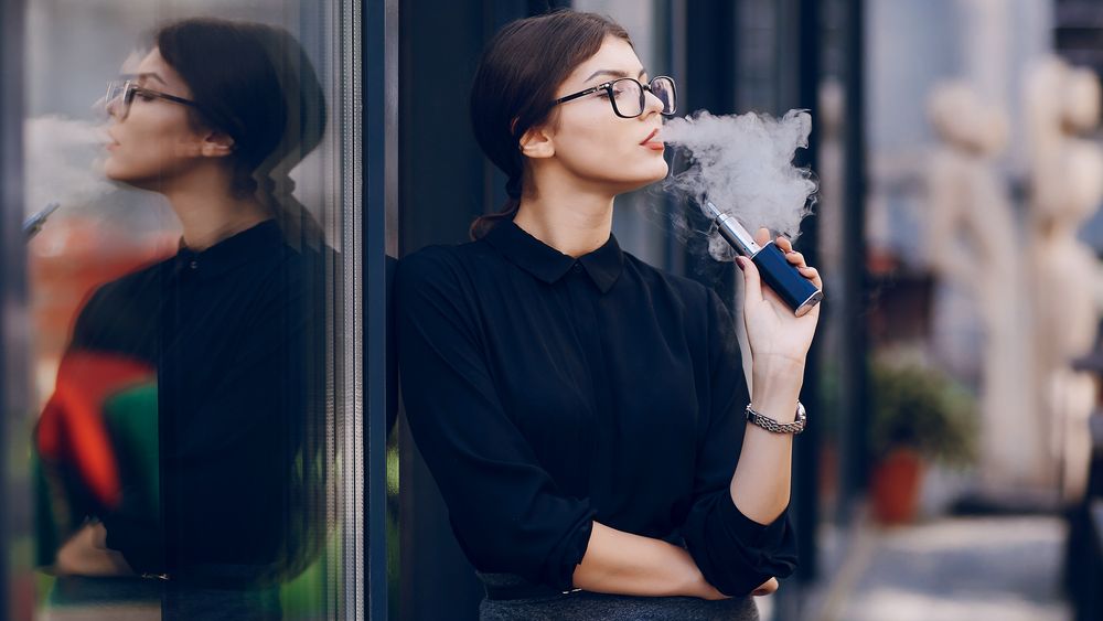 MS: Din ce în ce mai mulţi adolescenţi fumează curent ţigări electronice şi produse din tutun încălzit