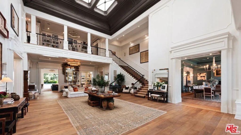 Cum arată casa de 68 mil. euro, scoasă la vânzare de Jennifer Lopez și Ben Affleck - Imagine 1