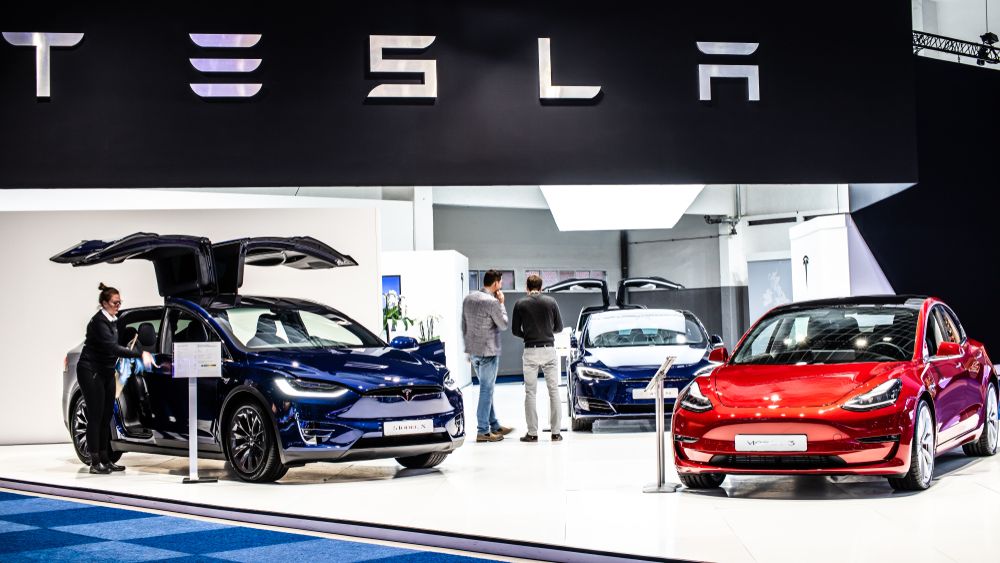 Vânzările Tesla scad în Europa și tot mai multe reprezentanțe sunt atacate
