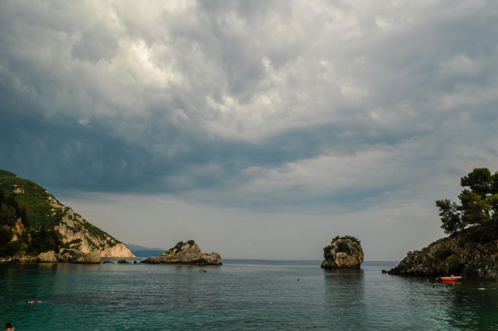 Stâncile din golful din Parga.