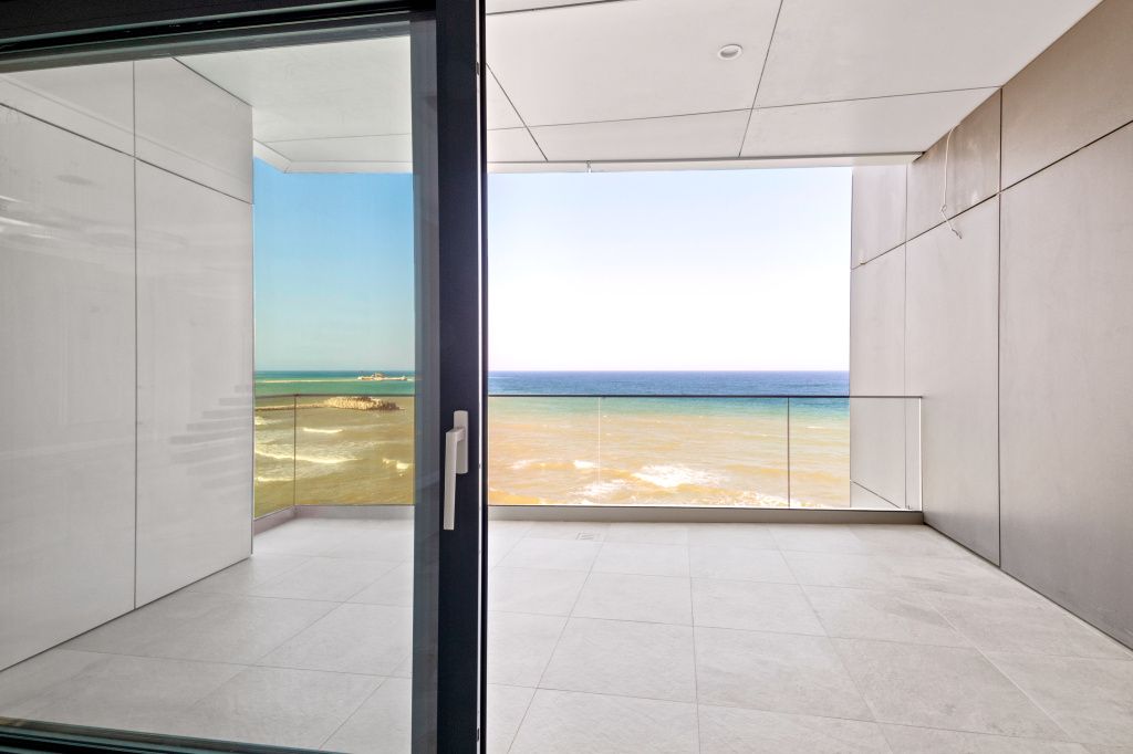 Cum arăta un penthouse de peste 1 milion de euro amplasat pe malul mării la Olimp - Imagine 2