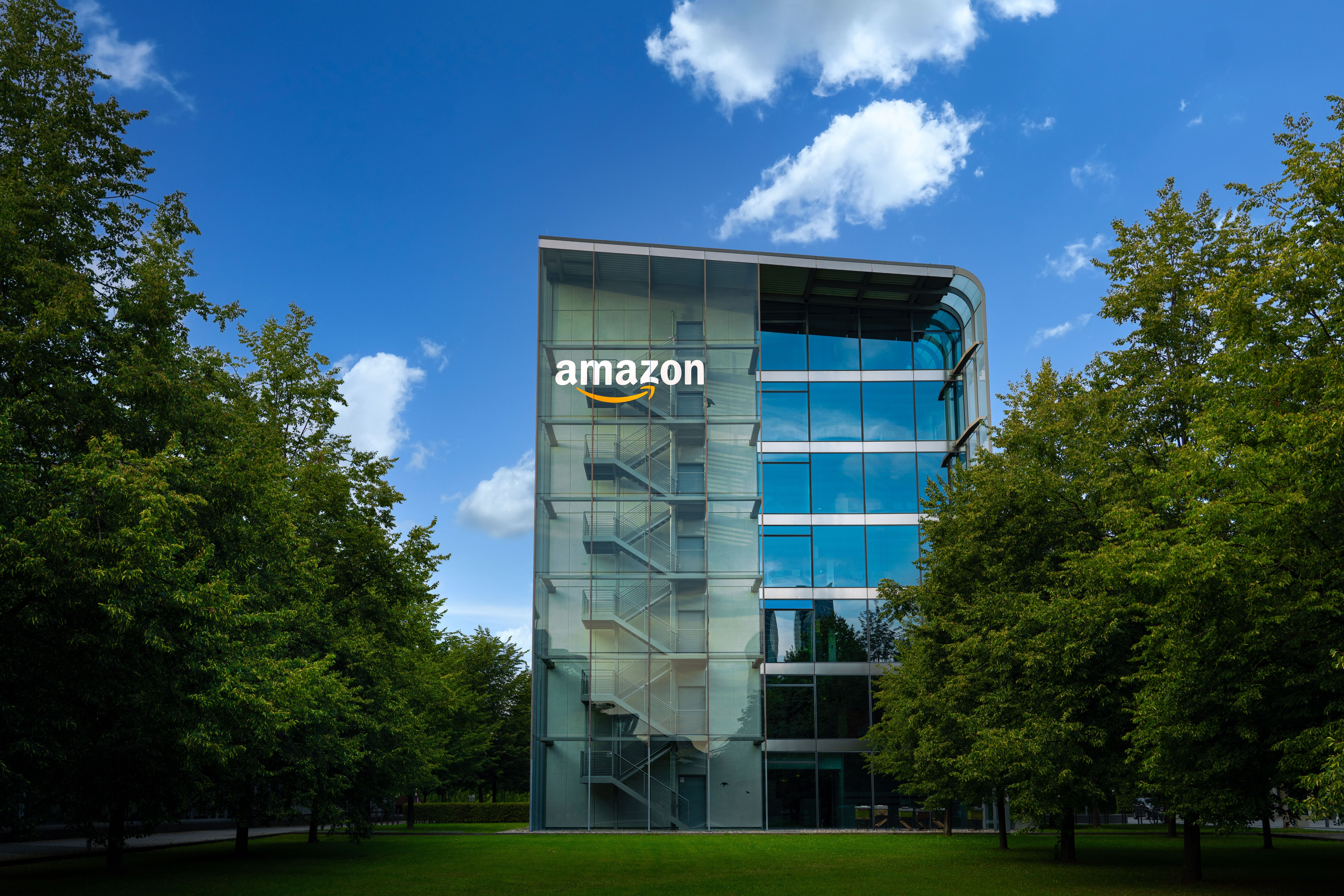 Amazon va crea 25.000 de noi locuri de muncă în Europa