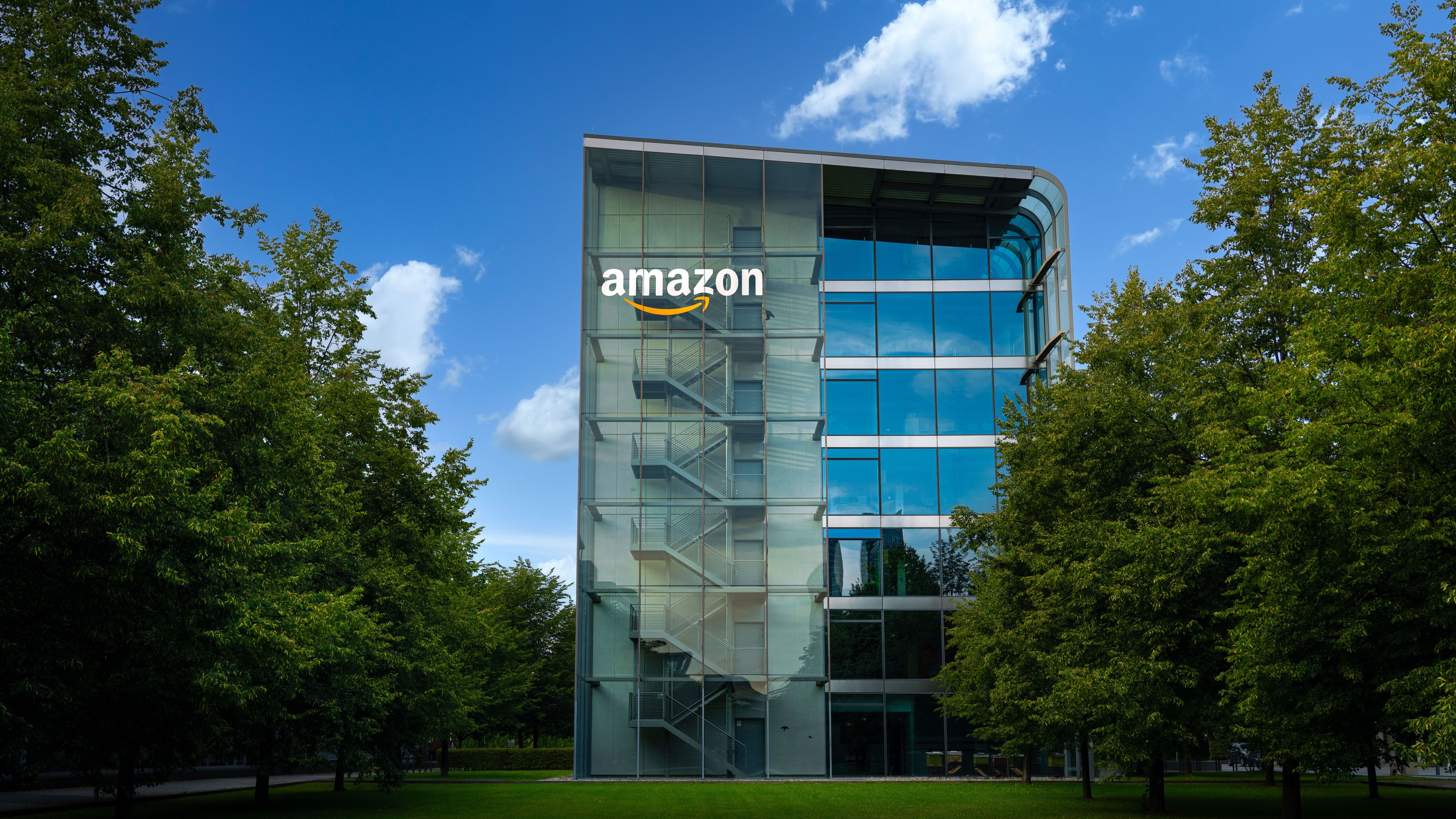Investiție colosală în AI: Anthropic, care are soluția Claude, va primi 25 de miliarde de dolari de la Amazon