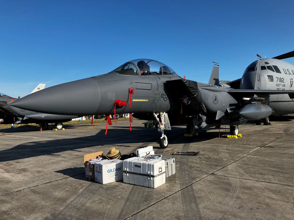 Alertă lângă RAF Fairford, baza folosită de SUA: arestări, evacuări și intervenția geniştilor militari
