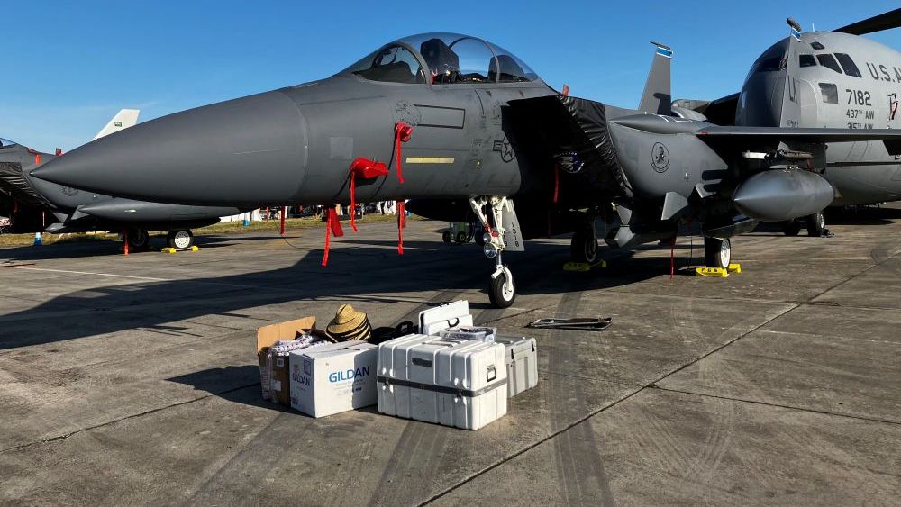 Alertă lângă RAF Fairford, baza folosită de SUA: arestări, evacuări și intervenția geniştilor militari