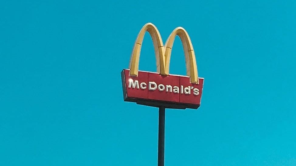 VIDEO: Cum arată unul dintre cele mai moderne fast-food-uri McDonald’s