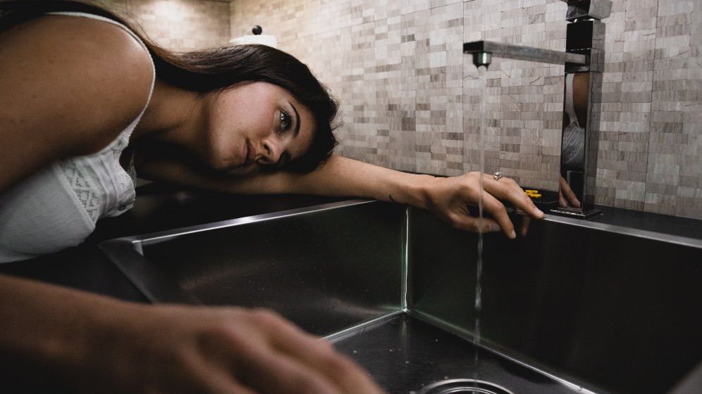 Elcen: Gabriela Firea minte şi dezinformează cu privire la furnizarea apei calde în Capitală