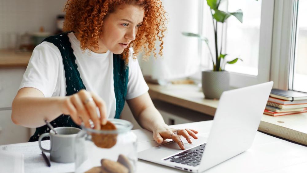 Dana Dobrescu, Mondelez, despre gustările la birou: Ideal ar fi să nu mâncăm la laptop. Realist vorbind, timpul alocat mesei durează în medie 15 - 20 minute