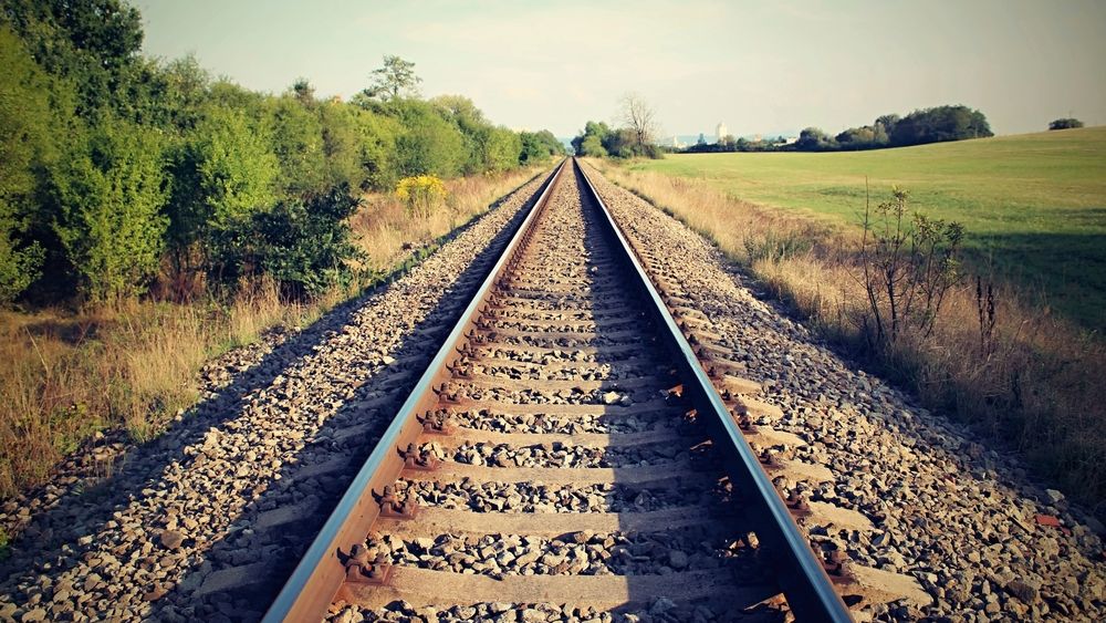 Noua cale ferata Gara de Nord - Aeroportul Otopeni ar urma sa traverseze campusul Fundatiei Ion Tiriac