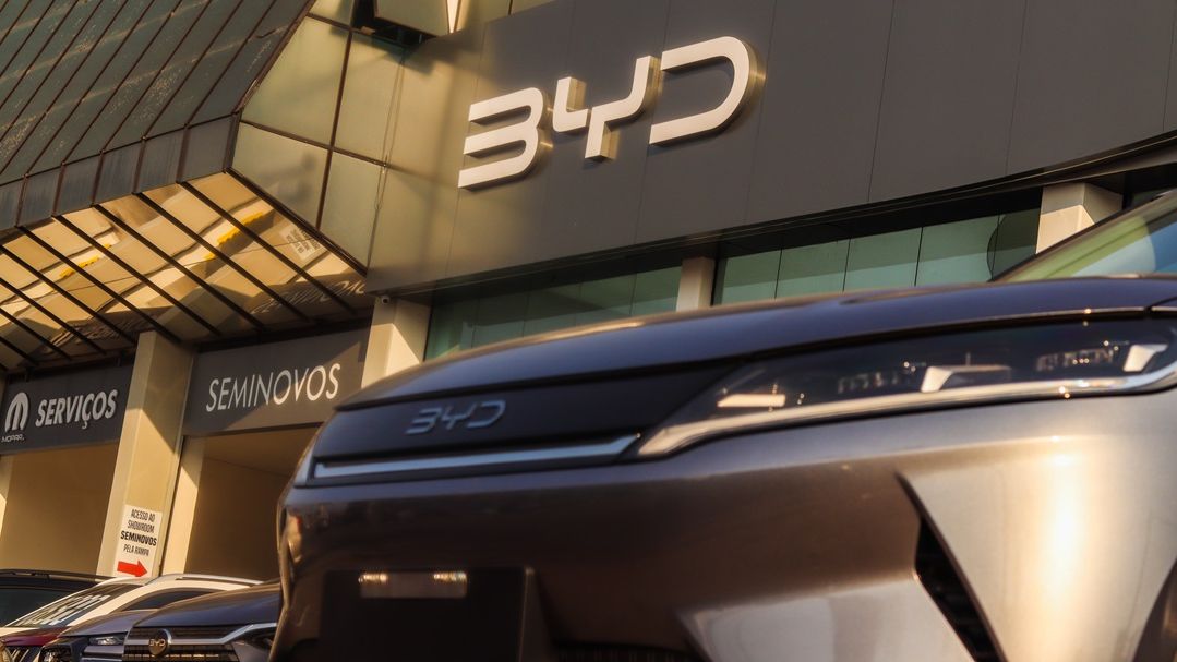 Mașini electrice: Tesla pierde teren în fața chinezilor de la BYD, care au vândut 4,25 milioane de unități