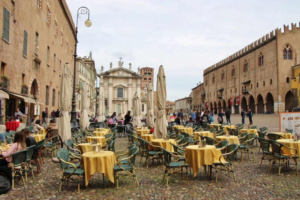 Stradă în Mantua