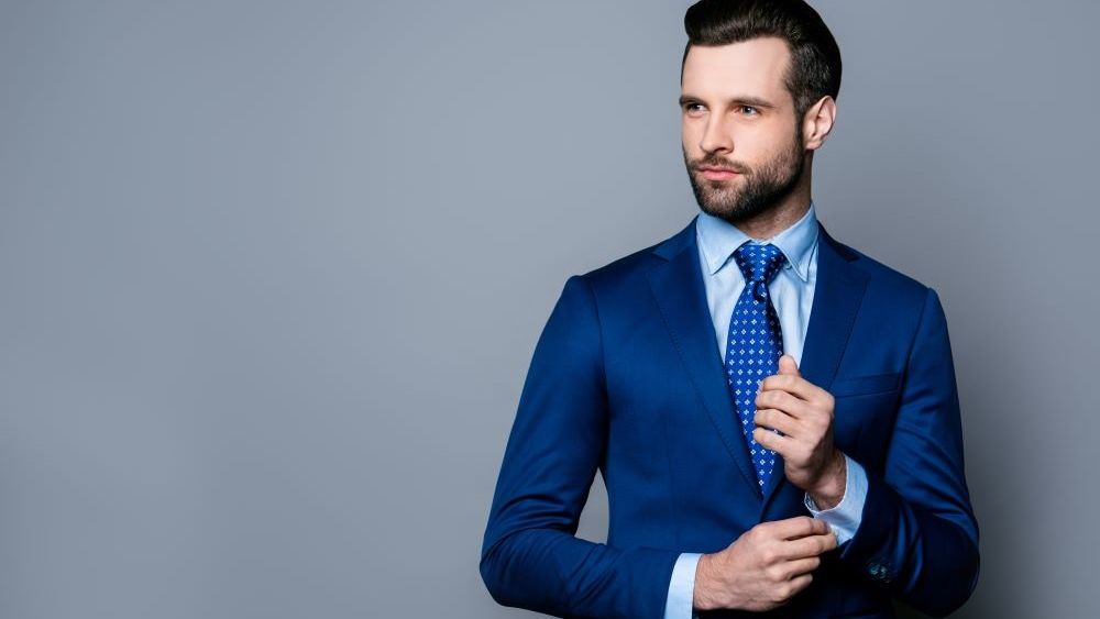 Garderoba masculină: articole esențiale pentru un look elegant la birou